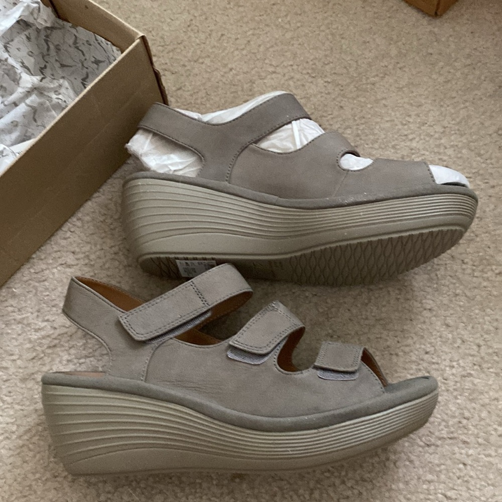 Clarks wedge sandals - Picture 3 of 4